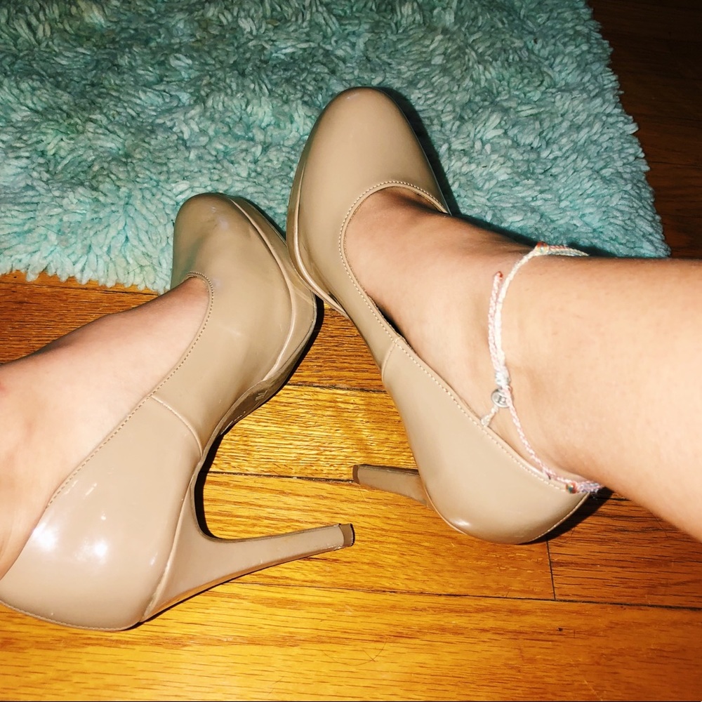 Simplistic Nude Heel